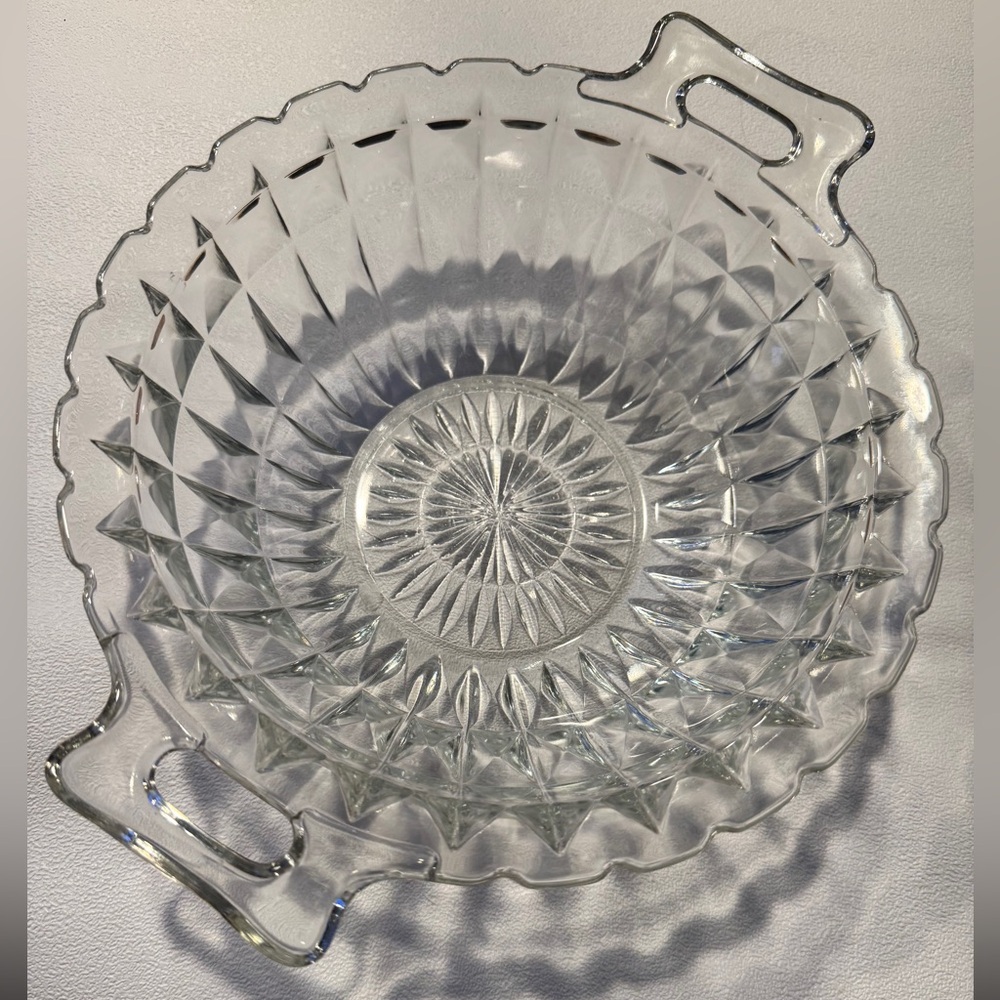 Vintage 30’s (?) Depression Glass 
Jeannette Windsor Diamond bowl w/handles